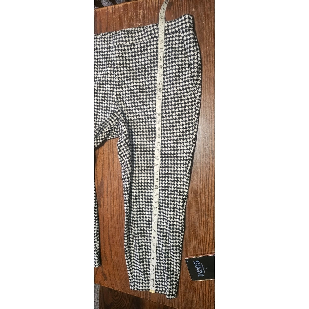 Old Navy Pull On Black/ White Houndstooth Pants - Picture 10 of 10